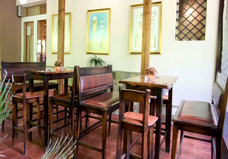 Почивка в Балнеохотел Констанция, Костенец: Нощувка на човек и възможност за закуска, обяд и вечеря + вътрешен минерален басейн, снимка 12