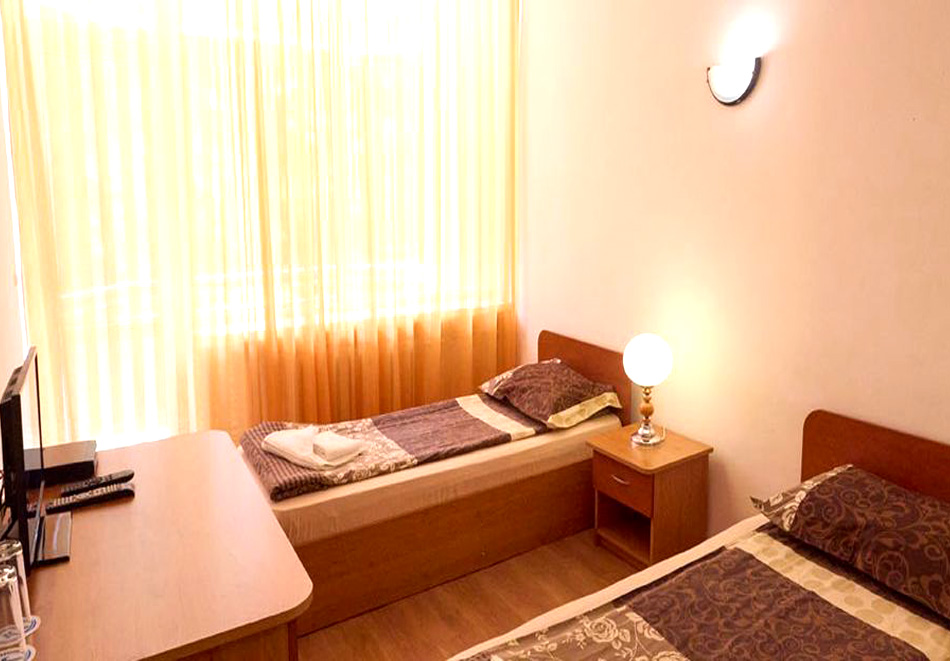 Почивка в Балнеохотел Констанция, Костенец: Нощувка на човек и възможност за закуска, обяд и вечеря + вътрешен минерален басейн, снимка 14