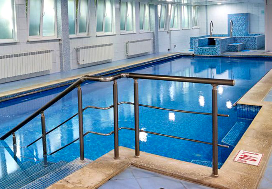 Почивка в Балнеохотел Констанция, Костенец: Нощувка на човек и възможност за закуска, обяд и вечеря + вътрешен минерален басейн, снимка 4