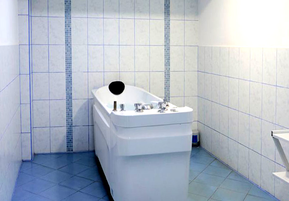 Почивка в Балнеохотел Констанция, Костенец: Нощувка на човек и възможност за закуска, обяд и вечеря + вътрешен минерален басейн, снимка 9