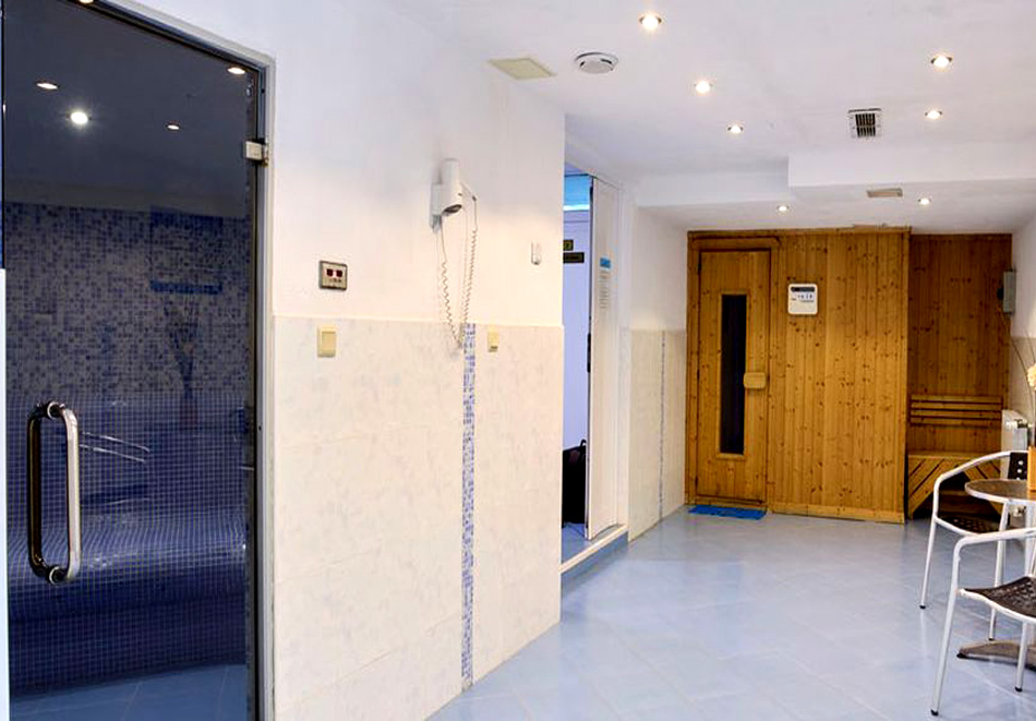 Почивка в Балнеохотел Констанция, Костенец: Нощувка на човек и възможност за закуска, обяд и вечеря + вътрешен минерален басейн, снимка 5