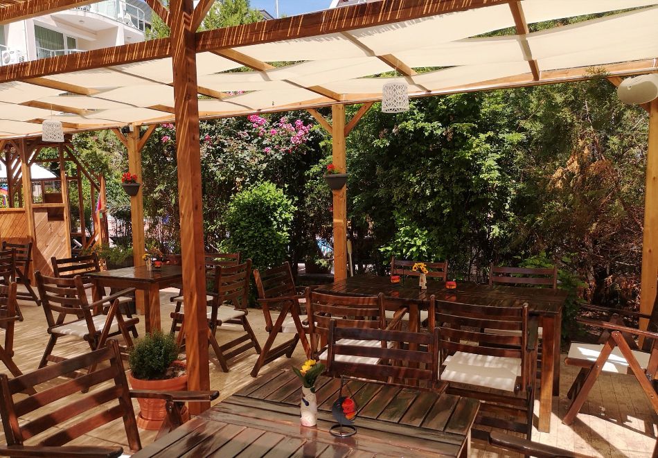 Море 2026 в Свети Влас: Нощувка на човек на база All Inclusive или Ultra All Inclusive + два басейн в хотел Тропикс & Венера, снимка 14