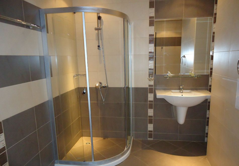 Море 2026 в Свети Влас: Нощувка на човек на база All Inclusive или Ultra All Inclusive + два басейн в хотел Тропикс & Венера, снимка 12