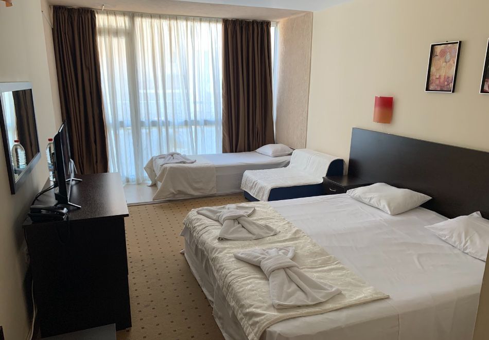 Море 2026 в Свети Влас: Нощувка на човек на база All Inclusive или Ultra All Inclusive + два басейн в хотел Тропикс & Венера, снимка 8