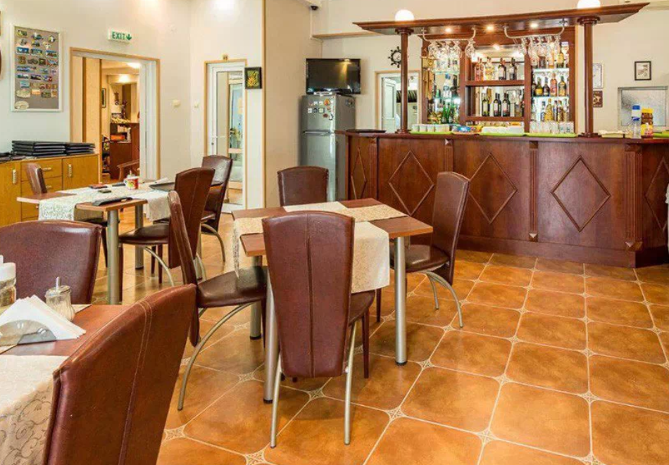 Море 2026 в Свети Влас: Нощувка на човек на база All Inclusive или Ultra All Inclusive + два басейн в хотел Тропикс & Венера, снимка 5