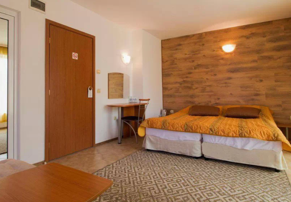 Море 2026 в Свети Влас: Нощувка на човек на база All Inclusive или Ultra All Inclusive + два басейн в хотел Тропикс & Венера, снимка 4