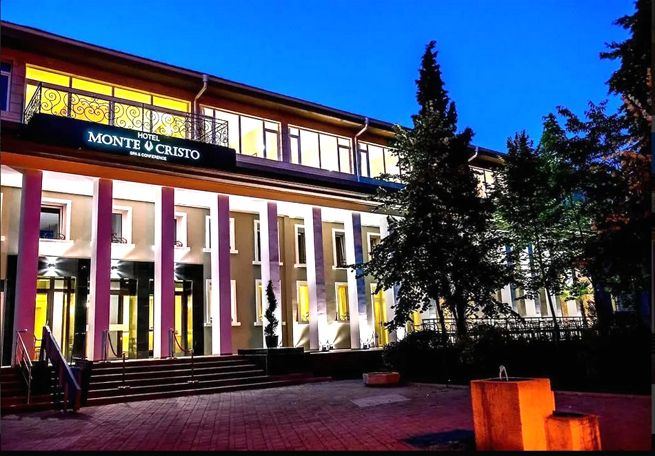 Почивка в Благоевград: Нощувка на човек със закуска и вечеря + минерален басейн и релакс зона от хотел Монте Кристо, снимка 3