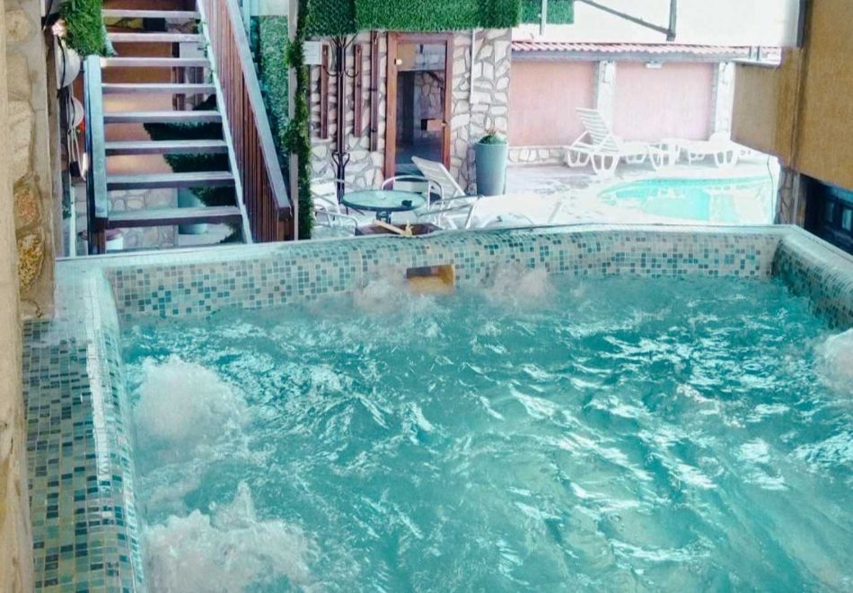 Делник през март в Сапарева баня: Нощувка на човек + басейн с топла минерална вода в Семеен хотел Илиевата къща, снимка 4