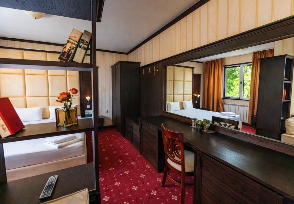 Почивка в Сандански: Нощувка на човек със закуска от Бутиков хотел Офир, снимка 9