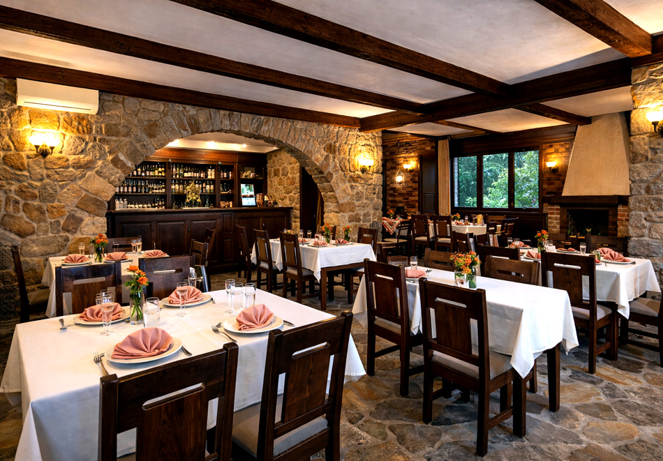 Почивка в Сандански: Нощувка на човек със закуска от Бутиков хотел Офир, снимка 14