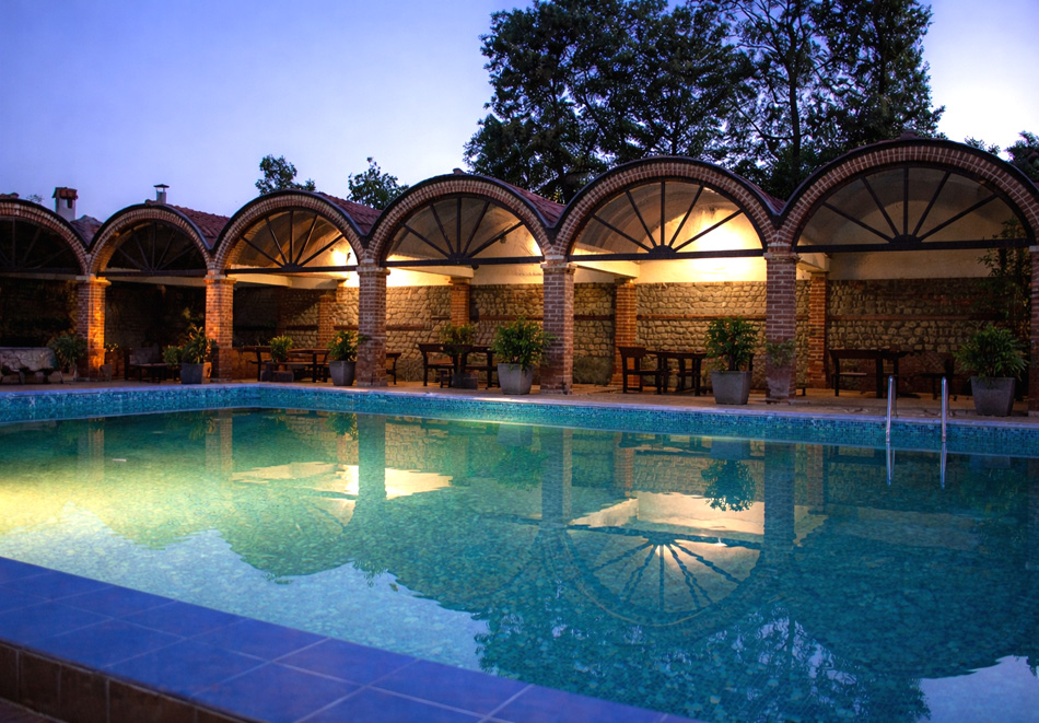 Почивка в Сандански: Нощувка на човек със закуска от Бутиков хотел Офир, снимка 2