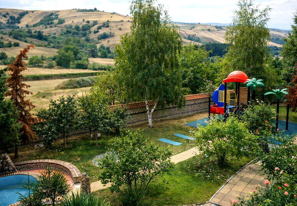 Почивка в Сандански: Нощувка на човек със закуска от Бутиков хотел Офир, снимка 15