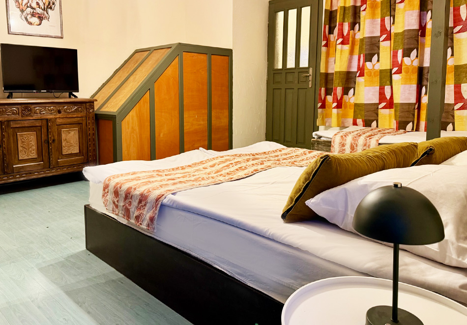 Почивка в полите на Родопите: Една нощувка с капацитет 11 човека в Къща за гости Арт Спектър, Брацигово, снимка 11