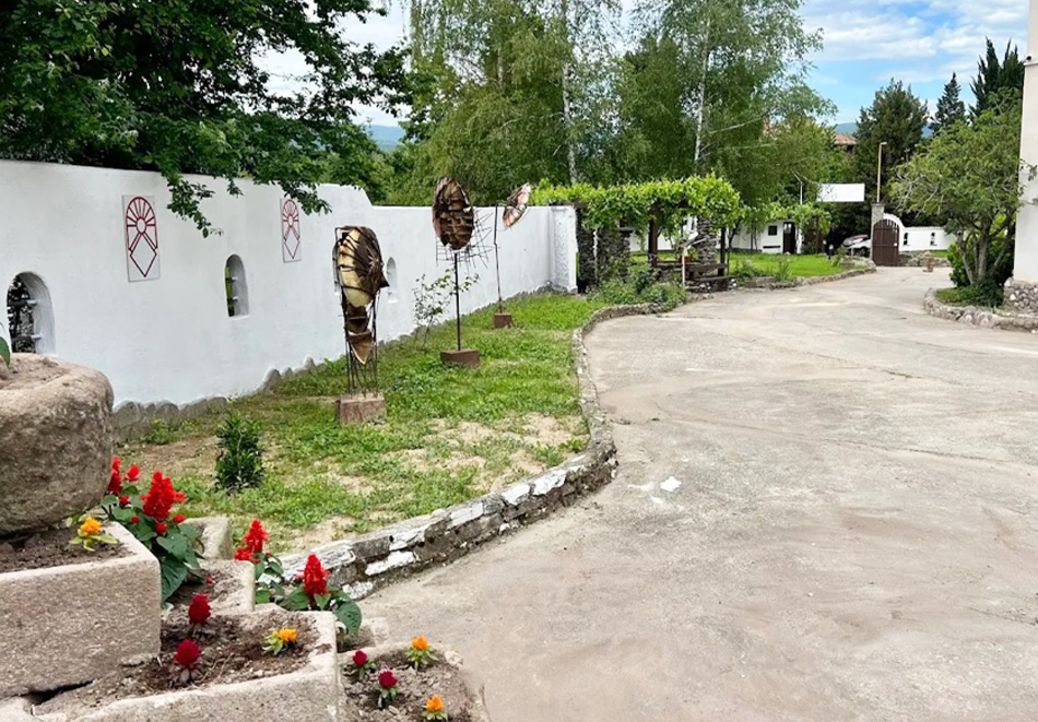 Почивка в полите на Родопите: Една нощувка с капацитет 11 човека в Къща за гости Арт Спектър, Брацигово, снимка 17