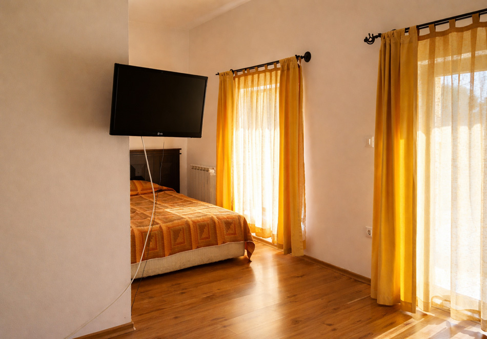 8-ми март до Троян: 2 нощувки на човек със закуски и Празнична вечеря от хотел Виа Траяна, Беклемето, снимка 5