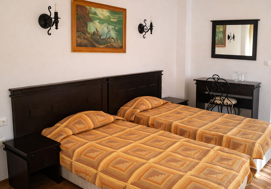 8-ми март до Троян: 2 нощувки на човек със закуски и Празнична вечеря от хотел Виа Траяна, Беклемето, снимка 7