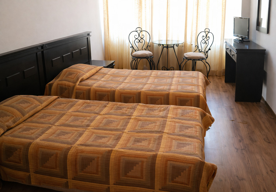 8-ми март до Троян: 2 нощувки на човек със закуски и Празнична вечеря от хотел Виа Траяна, Беклемето, снимка 8