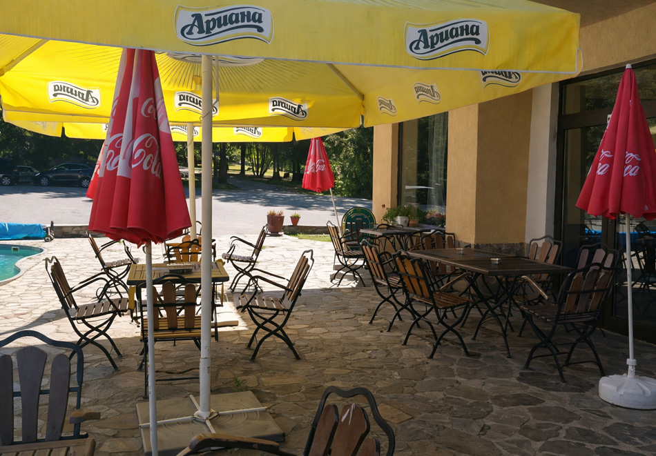 8-ми март до Троян: 2 нощувки на човек със закуски и Празнична вечеря от хотел Виа Траяна, Беклемето, снимка 3