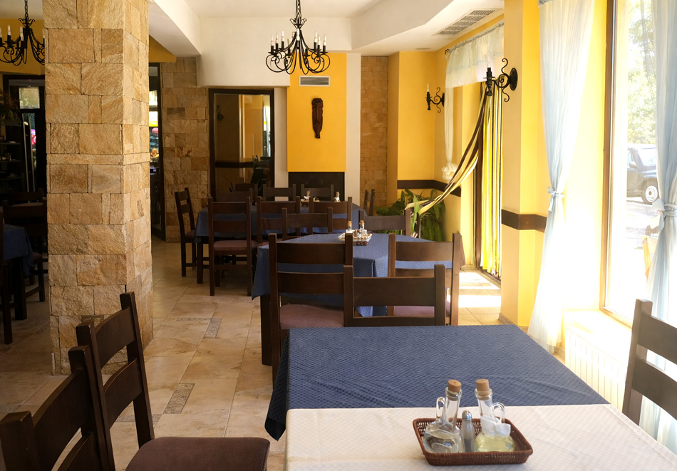 8-ми март до Троян: 2 нощувки на човек със закуски и Празнична вечеря от хотел Виа Траяна, Беклемето, снимка 12