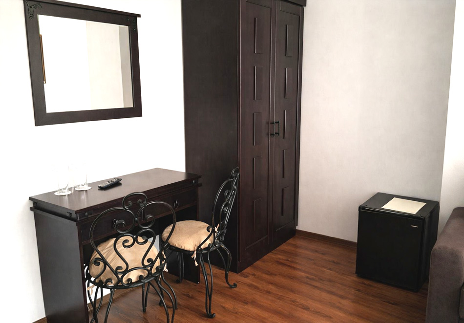 8-ми март до Троян: 2 нощувки на човек със закуски и Празнична вечеря от хотел Виа Траяна, Беклемето, снимка 6