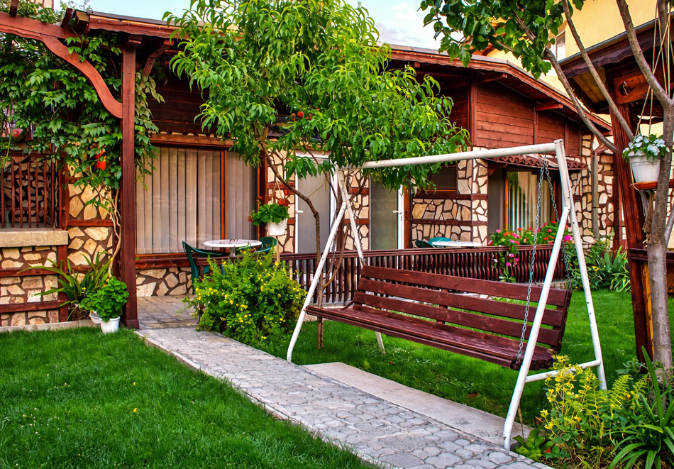 Почивка в Сапарева баня: Нощувка на човек от Къща за гости МЕГИ, снимка 13