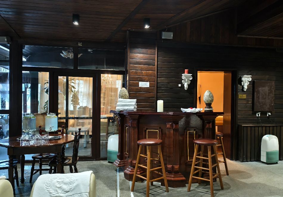 На ски в Банско: Нощувка на човек със закуска плюс възможност за вечеря в хотел Елегант Лукс, снимка 25