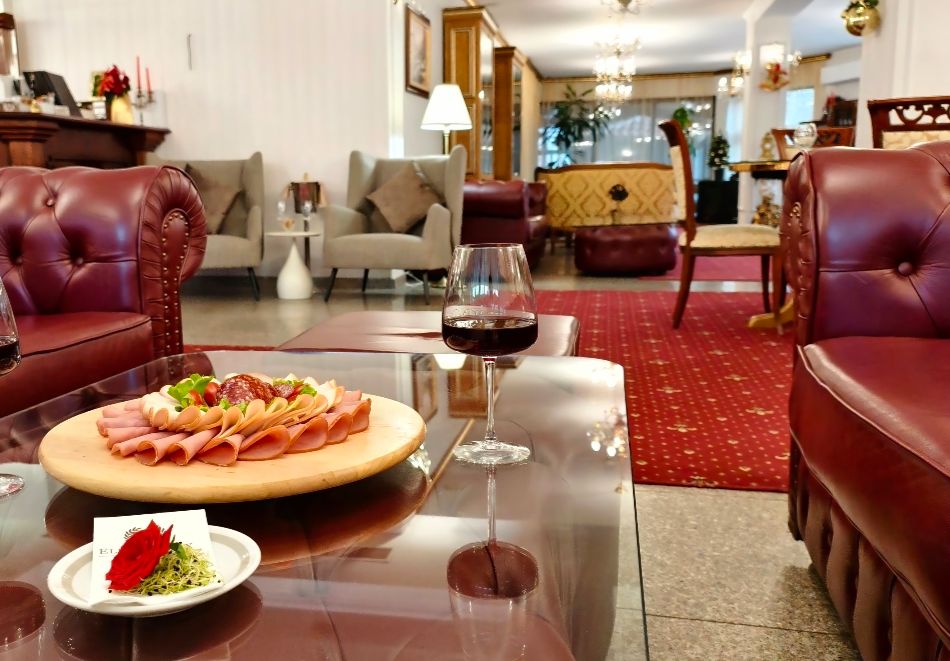 На ски в Банско: Нощувка на човек със закуска плюс възможност за вечеря в хотел Елегант Лукс, снимка 20