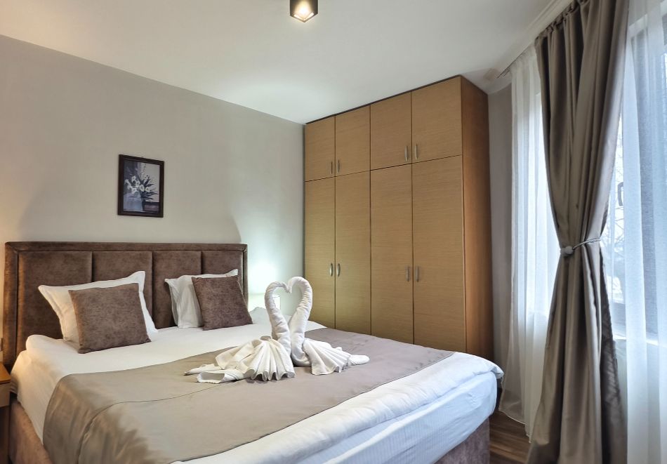 На ски в Банско: Нощувка на човек със закуска плюс възможност за вечеря в хотел Елегант Лукс, снимка 14