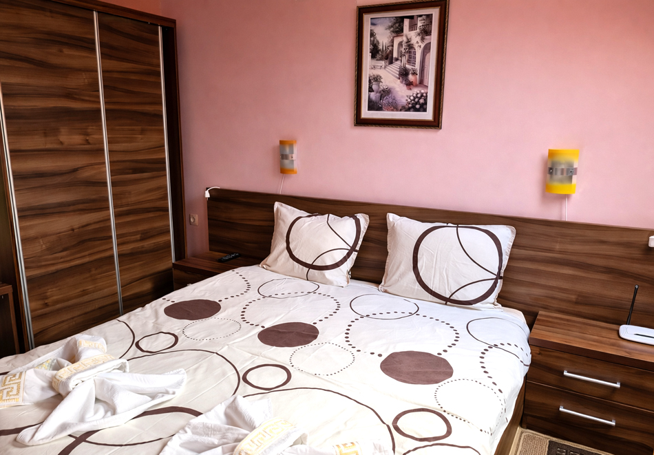 Почивка в Долна баня: Нощувка на човек и възможност за закуска и вечеря от Семеен хотел Цветелина Палас, снимка 8