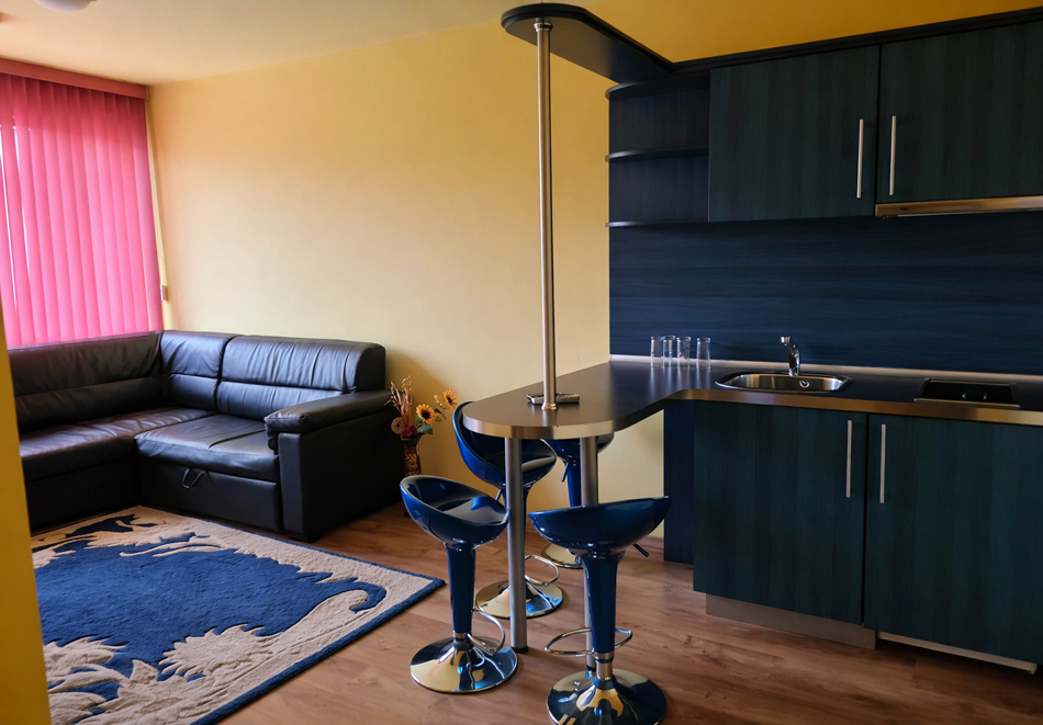 Почивка в Долна баня: Нощувка на човек и възможност за закуска и вечеря от Семеен хотел Цветелина Палас, снимка 7