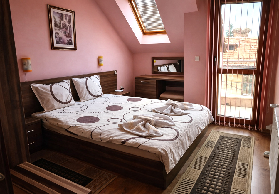 Почивка в Долна баня: Нощувка на човек и възможност за закуска и вечеря от Семеен хотел Цветелина Палас, снимка 11