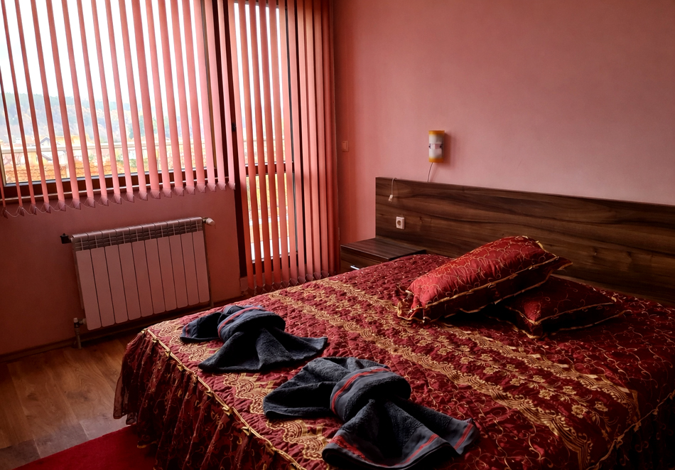 Почивка в Долна баня: Нощувка на човек и възможност за закуска и вечеря от Семеен хотел Цветелина Палас, снимка 10