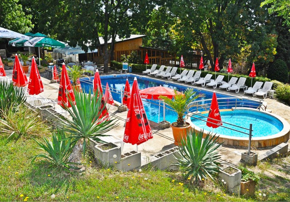 Релакс до края на май край Варна в к.к. Константин и Елена: Нощувка на човек със закуска + паркинг в хотел Нептун, снимка 5