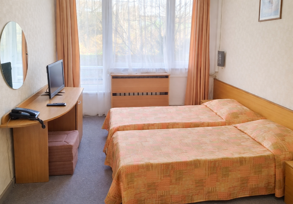 Релакс до края на май край Варна в к.к. Константин и Елена: Нощувка на човек със закуска + паркинг в хотел Нептун, снимка 6