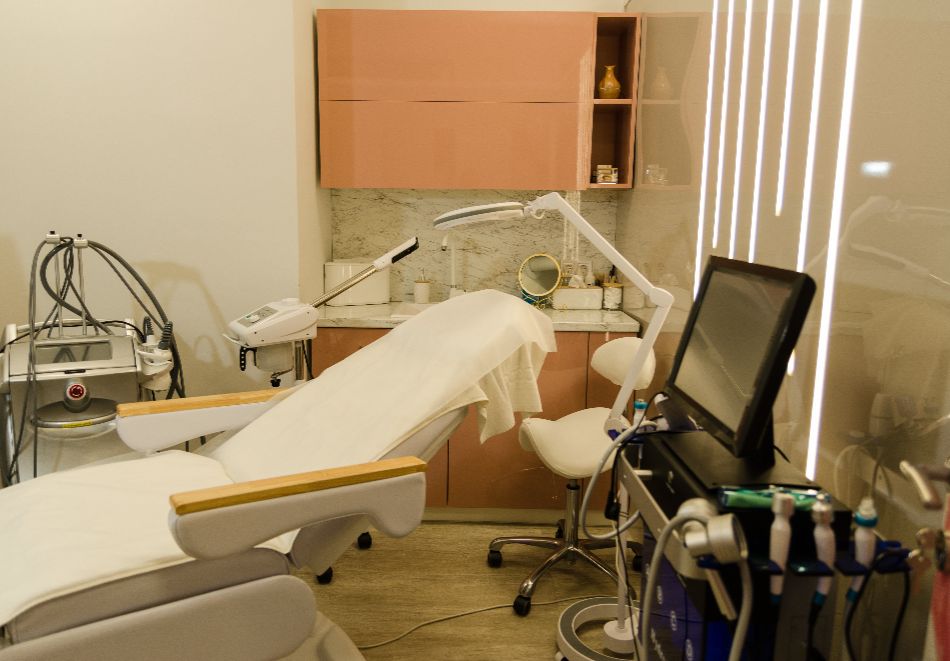 Анти-ейдж курс с 5 радиочестотни лифтинг терапии за лице + 3 кислородни терапии от Естетичен център КООП Флорал, София, снимка 5