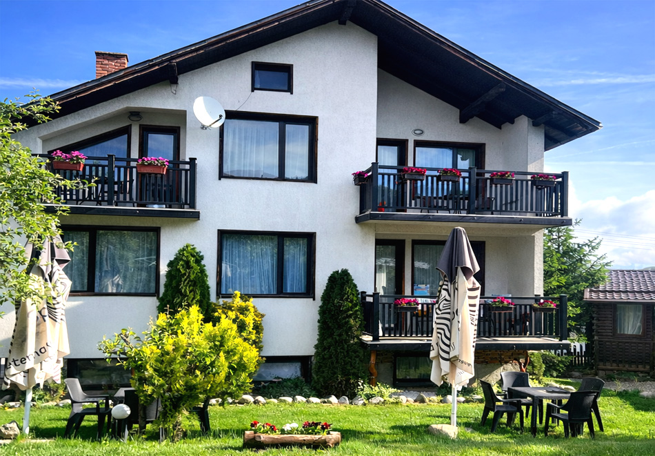 Почивка в Добринище: Нощувка на човек с опция за закуска от Къща за гости Рафе, снимка 2