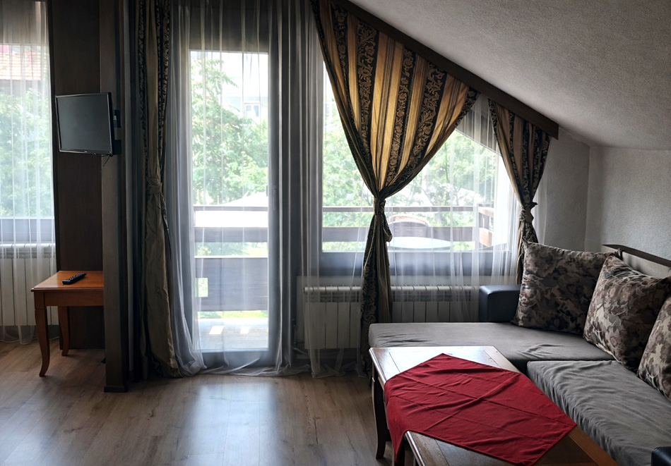 Почивка в Добринище: Нощувка на човек с опция за закуска от Къща за гости Рафе, снимка 5