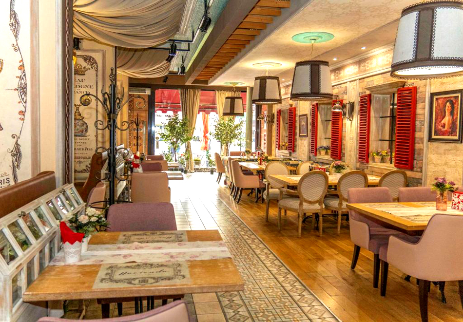 Почивка в Русе: Нощувка на човек със закуска + вътрешен басейн и фитнес от Хотел Космополитан****, снимка 18