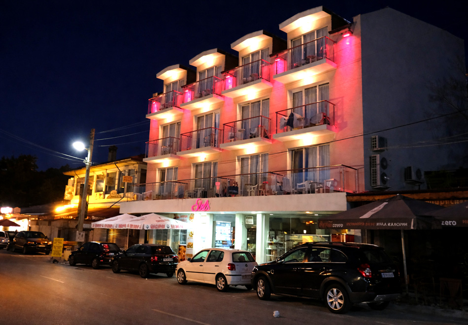 Почивка в Кранево: Нощувка на човек в къща за гости Стелс, снимка 3