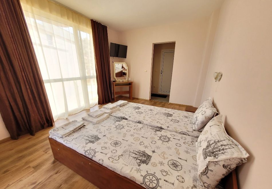 Лято 2026 в Равда на 200 м. от плажа: Нощувка на цени от 12.90 EUR/ 25.23 лв. на човек в къща за гости Айсберг, снимка 3