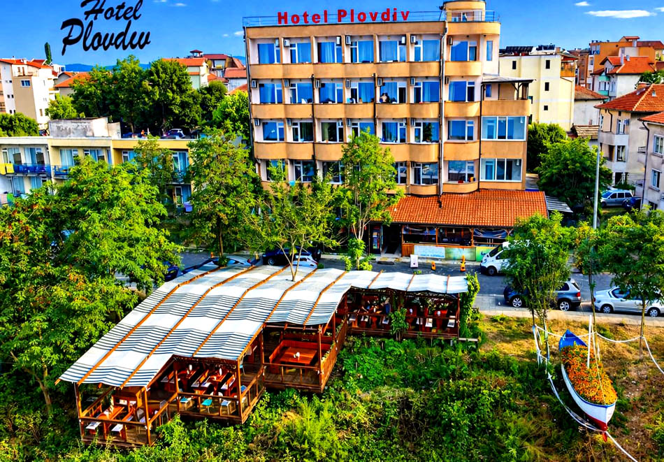 Почивка в Приморско: Нощувка на човек със закуска и вечеря + басейн от хотел Пловдив, снимка 2