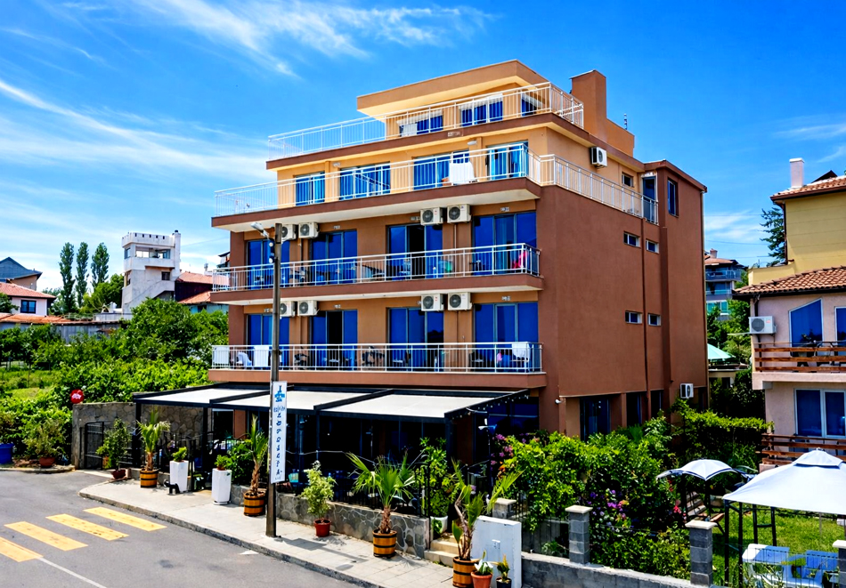 Лято в Синеморец: Нощувка на човек със закуска от хотел Афродита. Дете до 11.99г - БЕЗПЛАТНО!, снимка 3