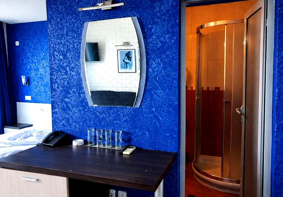 Лято в Синеморец: Нощувка на човек със закуска от хотел Афродита. Дете до 11.99г - БЕЗПЛАТНО!, снимка 4