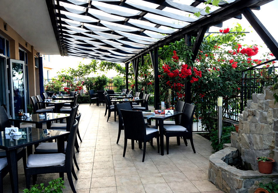 Лято в Синеморец: Нощувка на човек със закуска от хотел Афродита. Дете до 11.99г - БЕЗПЛАТНО!, снимка 10