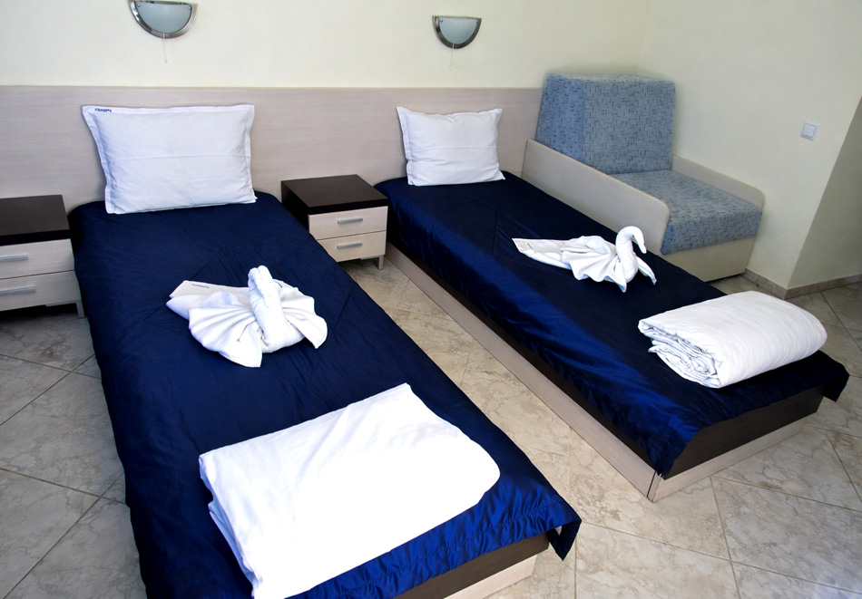 Лято в Синеморец: Нощувка на човек със закуска от хотел Афродита. Дете до 11.99г - БЕЗПЛАТНО!, снимка 8