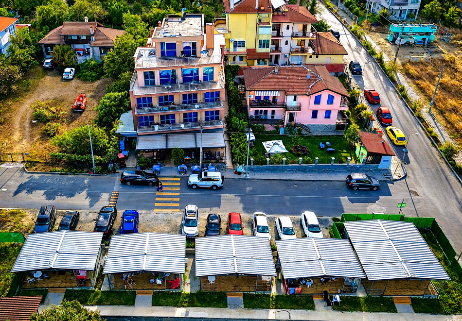 Лято в Синеморец: Нощувка на човек със закуска от хотел Афродита. Дете до 11.99г - БЕЗПЛАТНО!, снимка 2