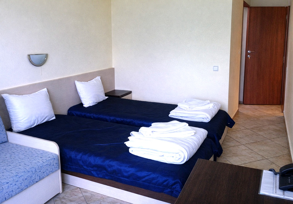 Лято в Синеморец: Нощувка на човек със закуска от хотел Афродита. Дете до 11.99г - БЕЗПЛАТНО!, снимка 7