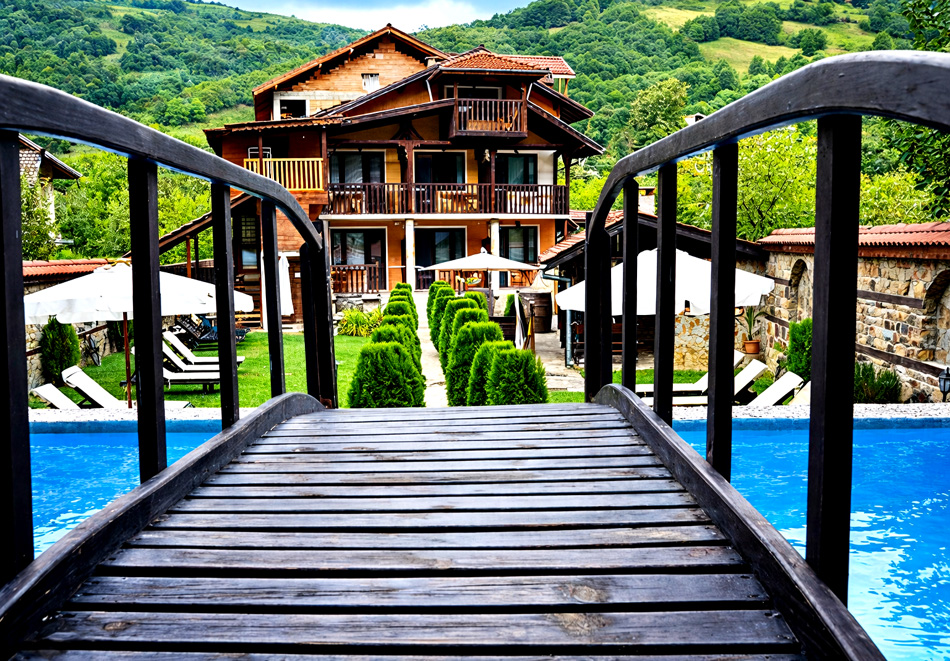 Почивка в Рибарица; 2, 3 или 5 нощувки на човек със закуски, обеди и вечери + басейн и джакузи от Семеен хотел Къщата***, снимка 3