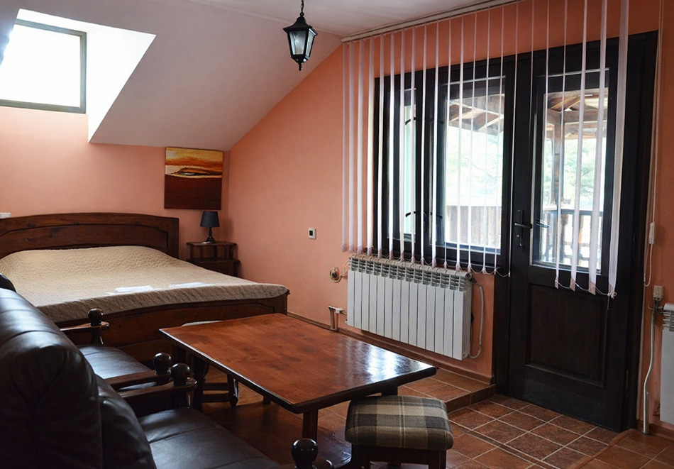 Почивка в Рибарица; 2, 3 или 5 нощувки на човек със закуски, обеди и вечери + басейн и джакузи от Семеен хотел Къщата***, снимка 9