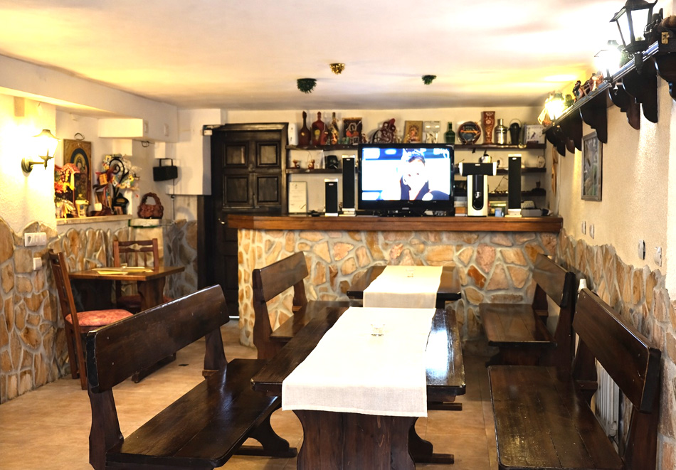 Почивка в Рибарица; 2, 3 или 5 нощувки на човек със закуски, обеди и вечери + басейн и джакузи от Семеен хотел Къщата***, снимка 12